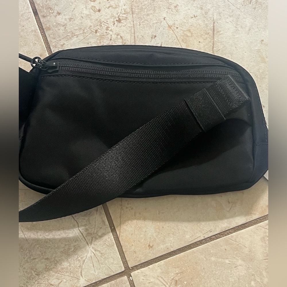 lululemon athletica black everywhere belt bag - Picture 7 of 8